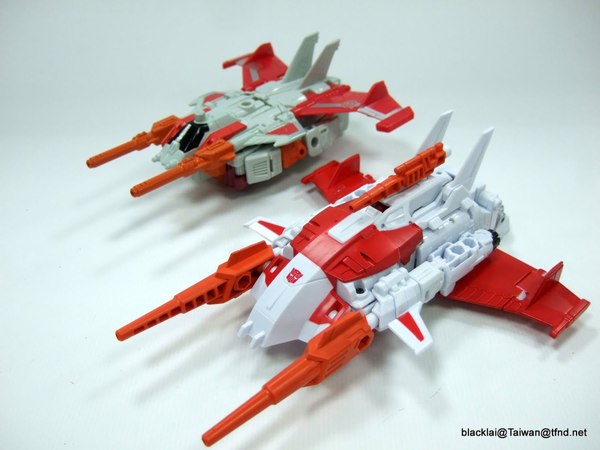 Unite Warriors Computron In Hand Gallery Featuring Combiner Wars Comparisons 21 (21 of 52)